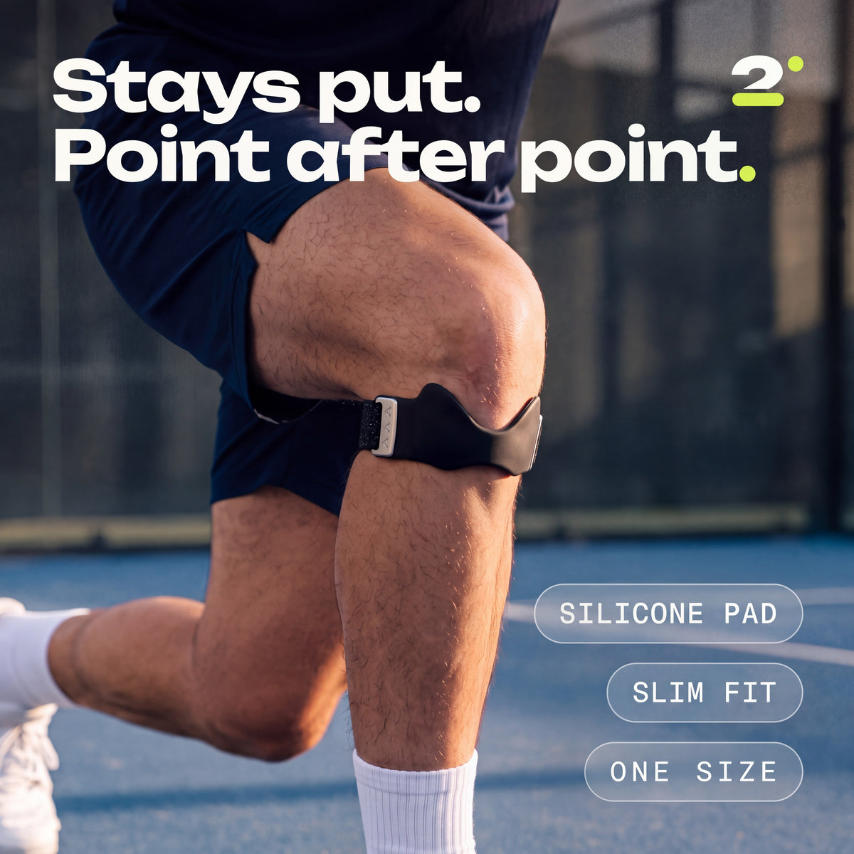 Stays put, point after point. The Second Set strap just below the kneecap in a deep lunge on court: silicone pad, slim fit, one size.